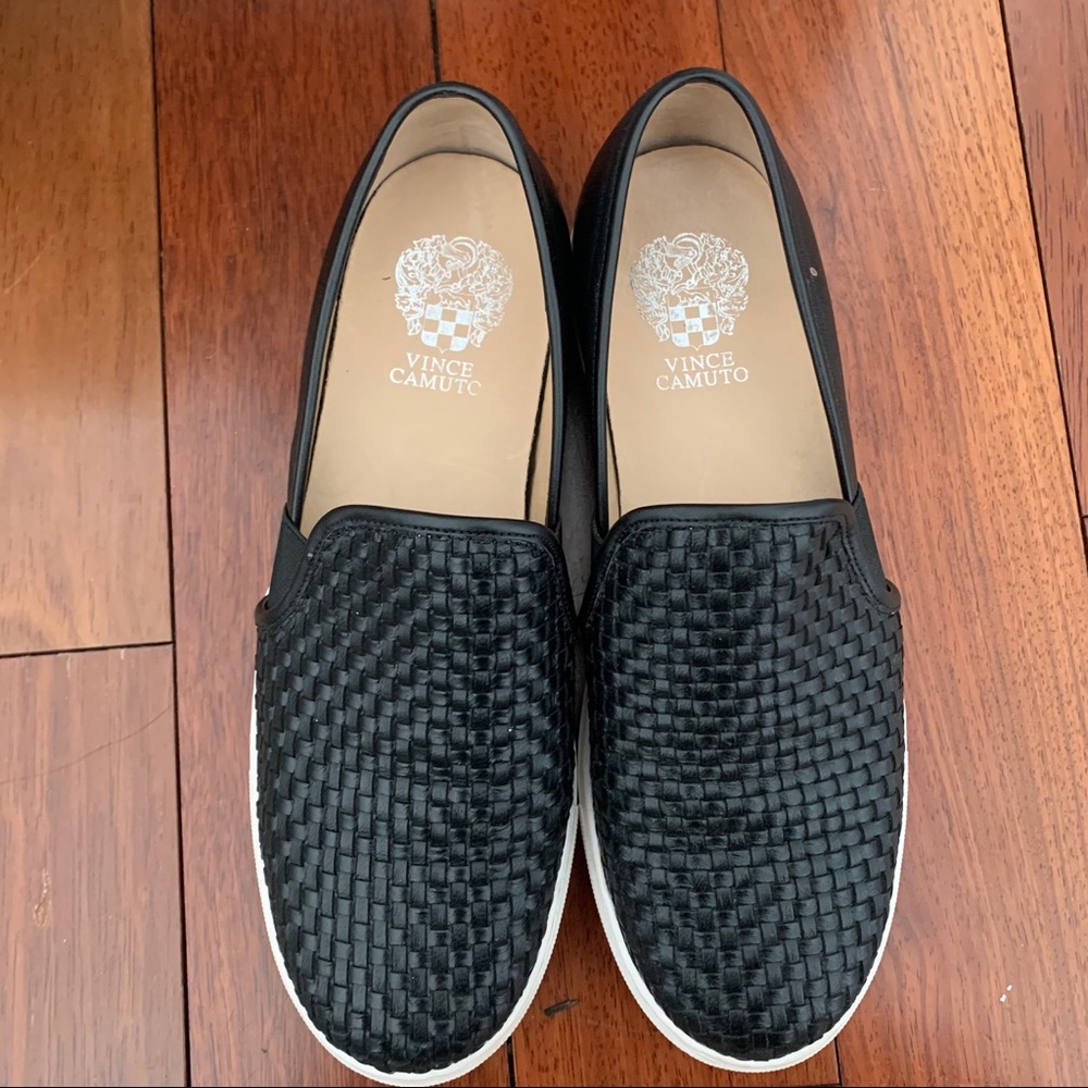 Vince Camuto black sneakers like new size 8